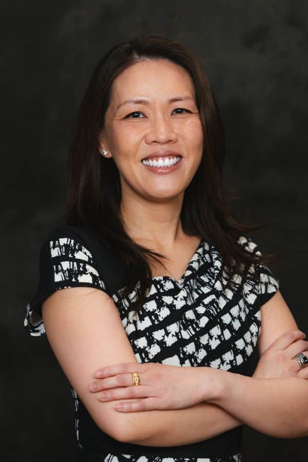 dr nguyen headshot fair lakes family and cosmetic dentistry