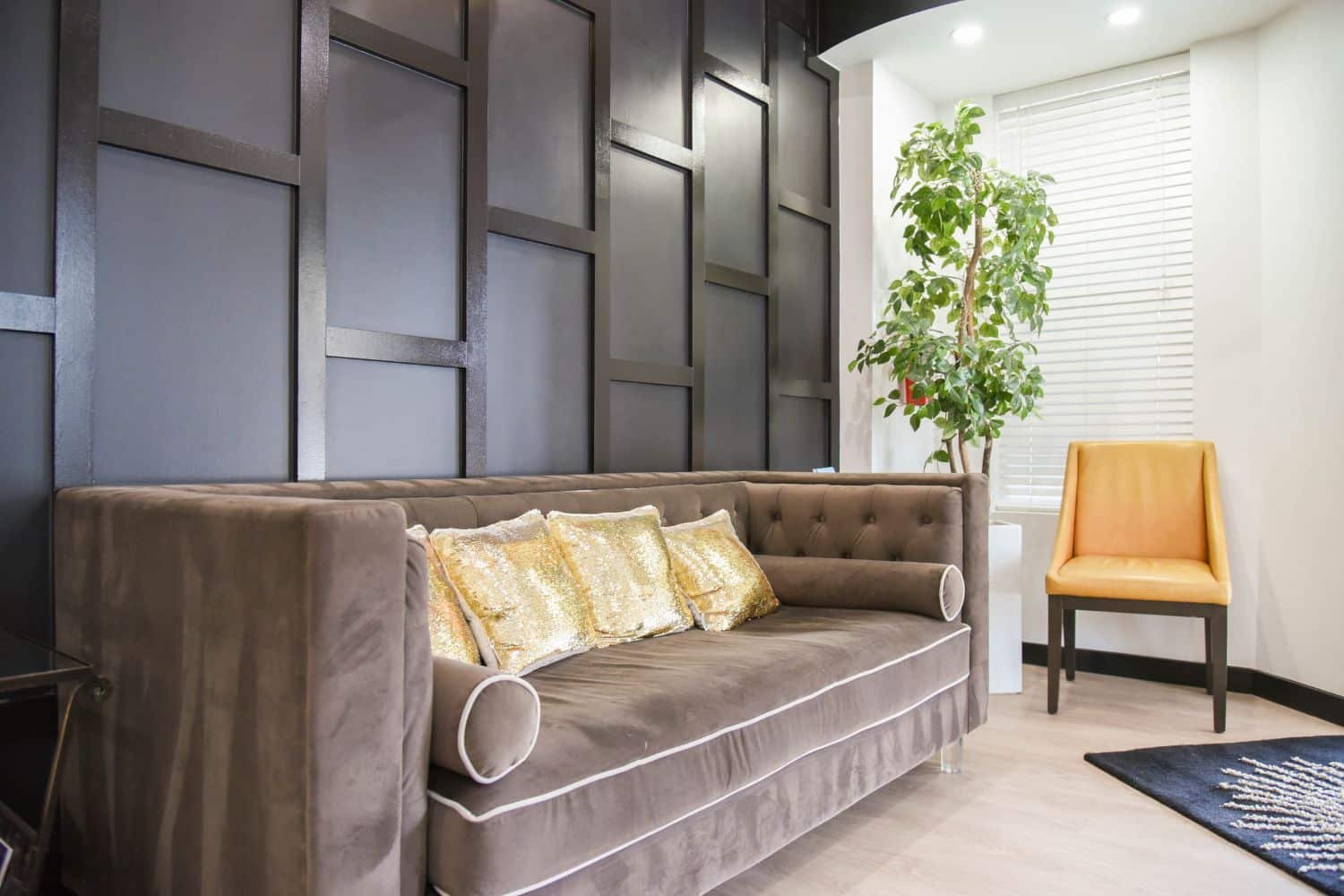 fair-lakes-interior-lobby fair lakes cosmetic dentistry couch waiting area